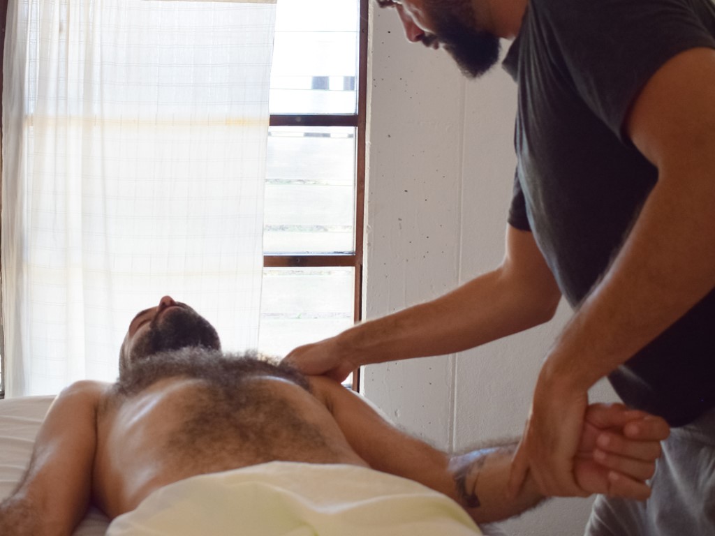 ayurvedic-massage-1000-01-medium