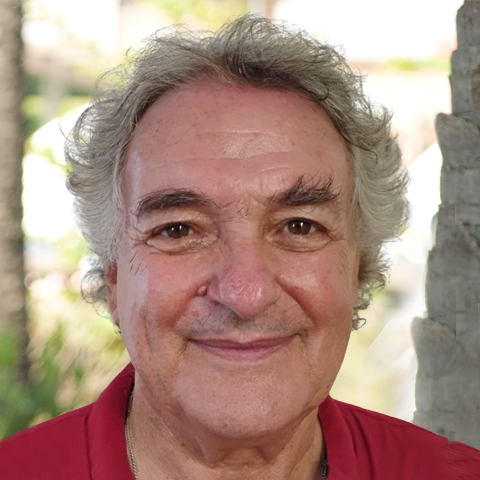 louis-patrick-portrait-2025-background-4